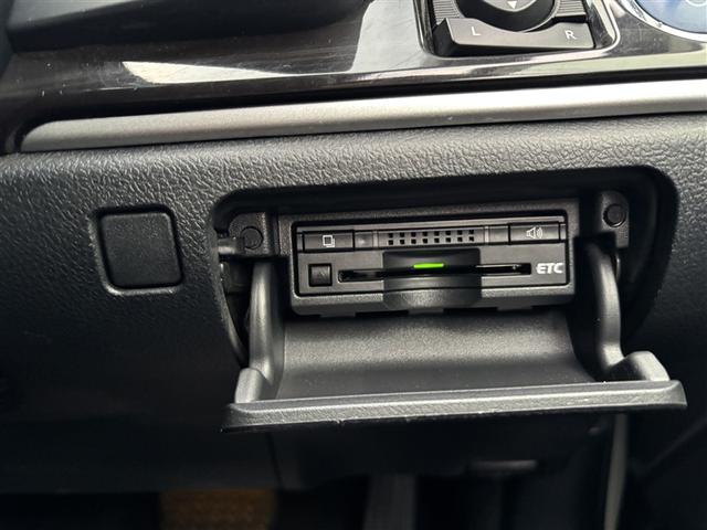 クラウンハイブリッド アスリートＳ　Ｆｏｕｒ　４ＷＤ　フルセグ　メモリーナビ　ＤＶＤ再生　ミュージックプレイヤー接続可　バックカメラ　ＥＴＣ　ＬＥＤヘッドランプ　ワンオーナー（14枚目）