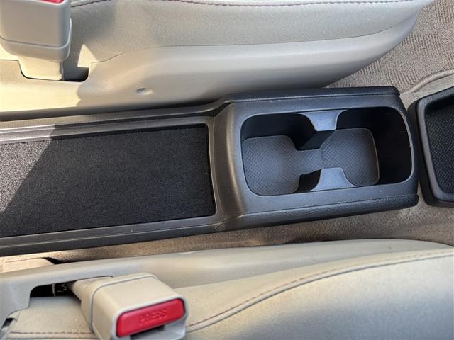 ウィッシュ １．８Ｇ　４ＷＤ　フルセグ　メモリーナビ　ＤＶＤ再生　ミュージックプレイヤー接続可　バックカメラ　ドラレコ　ＨＩＤヘッドライト　乗車定員７人　３列シート　ワンオーナー（14枚目）