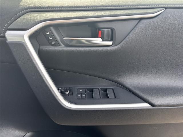 RAV4 G 4WD ミュージックプレイヤー接続可 バックカメラ 衝突被害軽減システム ETC LEDヘッドランプ ワンオーナー 記録簿(12枚目)