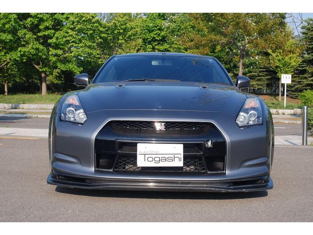 ＧＴ－Ｒ ベースグレード　４ＷＤ　ＶＯＲＫ２０インチ　車高調　Ｆ社外リップ　Ｆワイドフェンダー　ＳＡＲＤフロントパイプ　ＨＫＳマフラー　　ＶＯＬＴＥＸ社製カーボンＧＴウィング　ミッションアッパープログラム済　オイルライン対策済（2枚目）