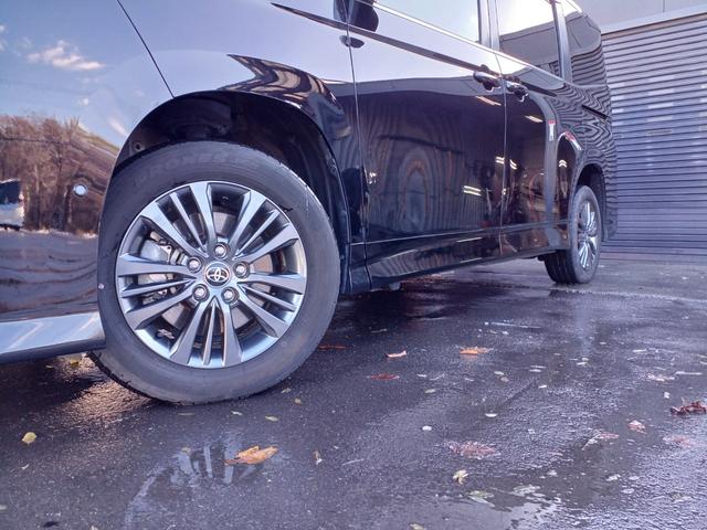 ヴォクシー ハイブリッドＳ－Ｚ　４ＷＤ　純正ナビ／ＴＶ／全方位カメラ　フリップダウンモニター　ビルトインＥＴＣ２．０　シートヒーター　デジタルインナーミラー　アドバンスドパーク　両側パワースライド　ＬＥＤライト　セーフティセンス（11枚目）