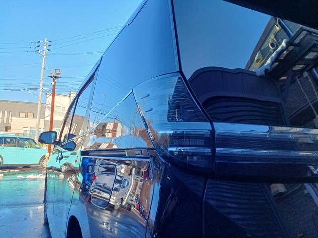 ヴォクシー ハイブリッドＳ－Ｚ　４ＷＤ　純正ナビ／ＴＶ／全方位カメラ　フリップダウンモニター　ビルトインＥＴＣ２．０　シートヒーター　デジタルインナーミラー　アドバンスドパーク　両側パワースライド　ＬＥＤライト　セーフティセンス（16枚目）