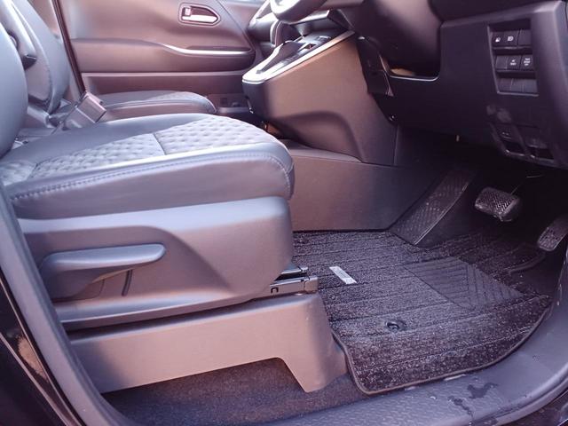 ヴォクシー ハイブリッドＳ－Ｚ　４ＷＤ　純正ナビ／ＴＶ／全方位カメラ　フリップダウンモニター　ビルトインＥＴＣ２．０　シートヒーター　デジタルインナーミラー　アドバンスドパーク　両側パワースライド　ＬＥＤライト　セーフティセンス（48枚目）