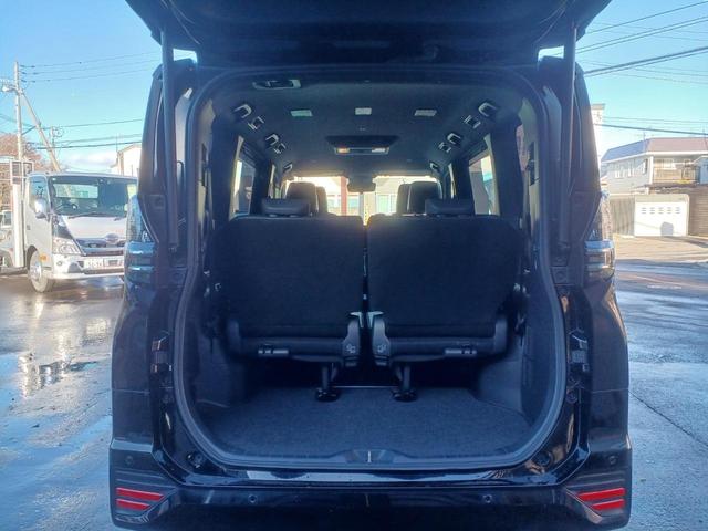 ヴォクシー ハイブリッドＳ－Ｚ　４ＷＤ　純正ナビ／ＴＶ／全方位カメラ　フリップダウンモニター　ビルトインＥＴＣ２．０　シートヒーター　デジタルインナーミラー　アドバンスドパーク　両側パワースライド　ＬＥＤライト　セーフティセンス（70枚目）