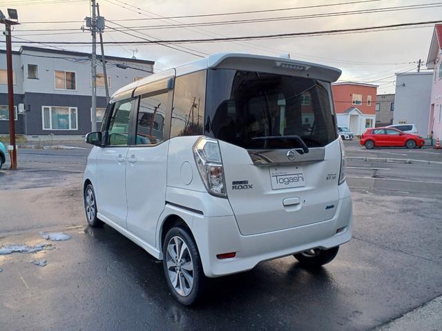 デイズルークス ハイウェイスター　Ｘ　Ｖセレクション　４ＷＤ　純正ナビ／ＴＶ／アラウンドビューモニター　スマートキー＆プッシュスタート＆エンジンスターター　シート＆ミラーヒーター　エマージェンシーブレーキ　両側パワースライドドア　ＨＩＤ　フォグランプ（8枚目）