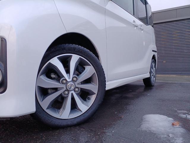 デイズルークス ハイウェイスター　Ｘ　Ｖセレクション　４ＷＤ　純正ナビ／ＴＶ／アラウンドビューモニター　スマートキー＆プッシュスタート＆エンジンスターター　シート＆ミラーヒーター　エマージェンシーブレーキ　両側パワースライドドア　ＨＩＤ　フォグランプ（11枚目）