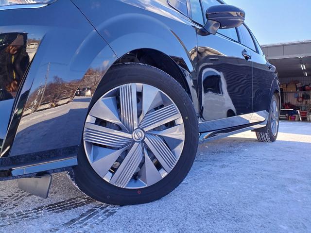 ノート X FOUR 4WD レンタUP 社外ナビ/バックカメラ インテリジェントキー&プッシュスタート ドライブレコーダー ステアリング&シートヒーター(11枚目)