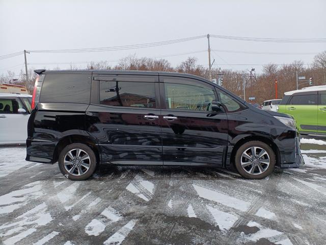 ノア Si ダブルバイビーII 4WD 純正ナビ/TV/バックカメラ ETC スマートキー&エンジンスターター LEDライト&フォグ クリアランスソナー 両側パワースライドドア セーフティーセンス リアオートエアコン 寒冷地仕様(4枚目)