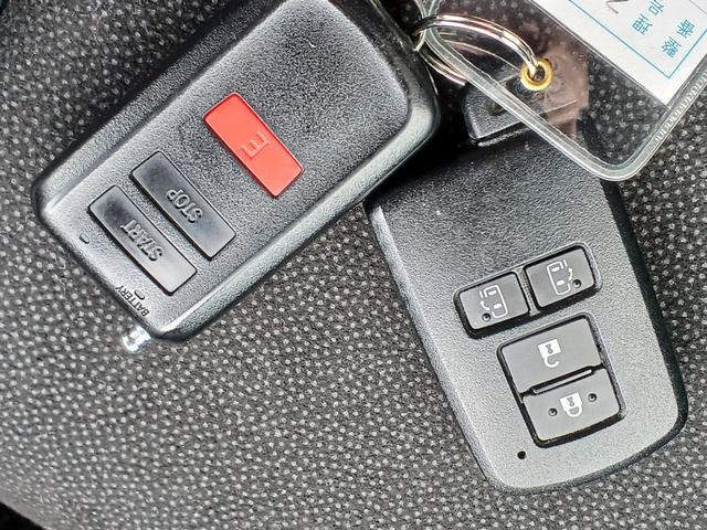 ノア Si ダブルバイビーII 4WD 純正ナビ/TV/バックカメラ ETC スマートキー&エンジンスターター LEDライト&フォグ クリアランスソナー 両側パワースライドドア セーフティーセンス リアオートエアコン 寒冷地仕様(25枚目)