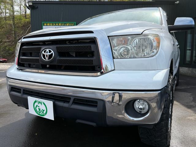 タンドラ クルーマックス　ＳＲ５　新車並行　本州仕入車　ワンオーナー　サンルーフ　６人乗　５．７Ｌ　パートタイム４ＷＤ　レザーシート　トノカバー　１８インチ社外アルミ　ＴＯＹＯ　オープンカントリーＭ／Ｔ　社外ナビ　バックカメラ　ＥＴＣ（30枚目）
