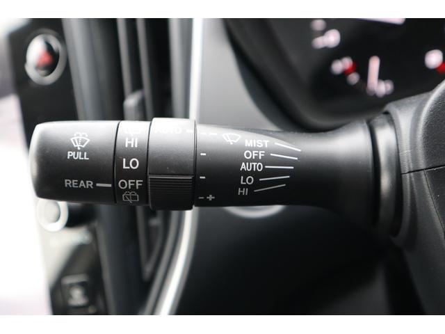 インプレッサ ＳＴ　ナビ　マルチビューカメラ　フルセグＴＶ　ＥＴＣ　ＬＥＤヘッドライト　電動パーキングブレーキ　アイサイト　パドルシフト　ヘッドライトウォッシャー　ステアリングヒーター　シートヒーター　オートワイパー（8枚目）