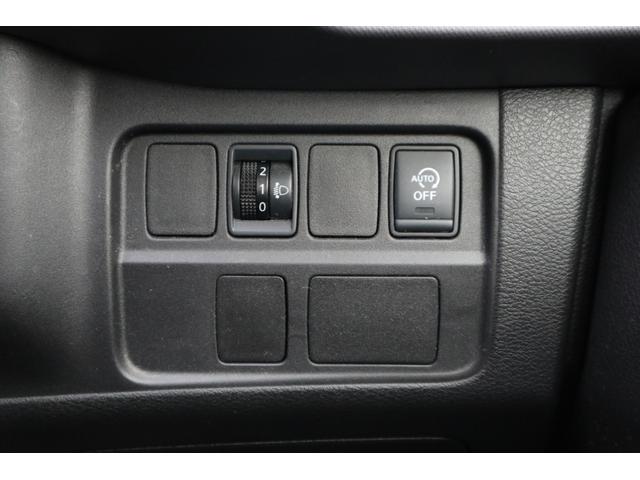 セレナ B 4WD CD アラウンドビューモニター エマージェンシーブレーキ アイドリングストップ パーキングソナー クルーズコントロール 後側方車両感知警報(11枚目)