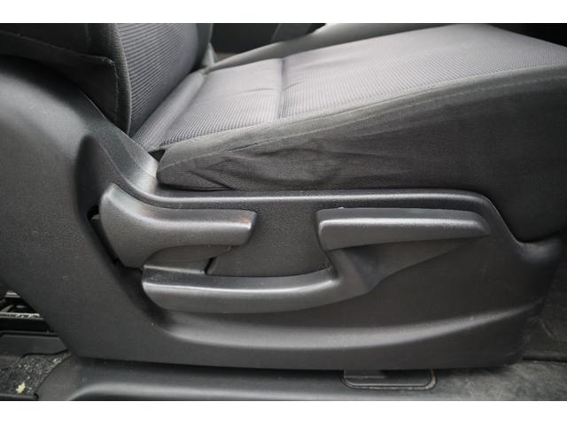 セレナ B 4WD CD アラウンドビューモニター エマージェンシーブレーキ アイドリングストップ パーキングソナー クルーズコントロール 後側方車両感知警報(17枚目)