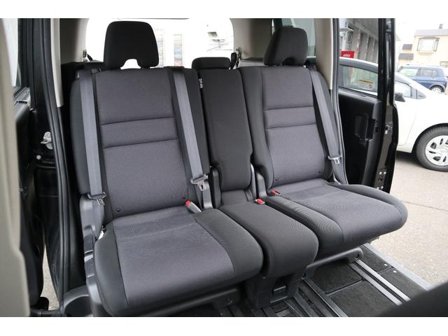 セレナ B 4WD CD アラウンドビューモニター エマージェンシーブレーキ アイドリングストップ パーキングソナー クルーズコントロール 後側方車両感知警報(19枚目)