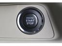 キーを持ったまま施錠、解除、スタートが出来るスマートキー&プッシュスタートシステムです