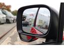 運転席から見づらい助手席側の前輪・後輪付近を映すサイドアンダーミラーが視界の拡大に貢献