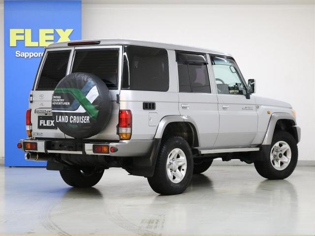 ランドクルーザー７０ ４．０　４ＷＤ　復刻版７０　新品ＪＡＯＳマフラー　フルセグナビ　Ｂカメラ　ＥＴＣ　前後ドラレコ　レーダー　スロットルコントローラー　新品ＲＥＡＬハンドル　ウッドシフトノブ　本州仕入　スロットルスペーサー　純正１６ＡＷ（3枚目）