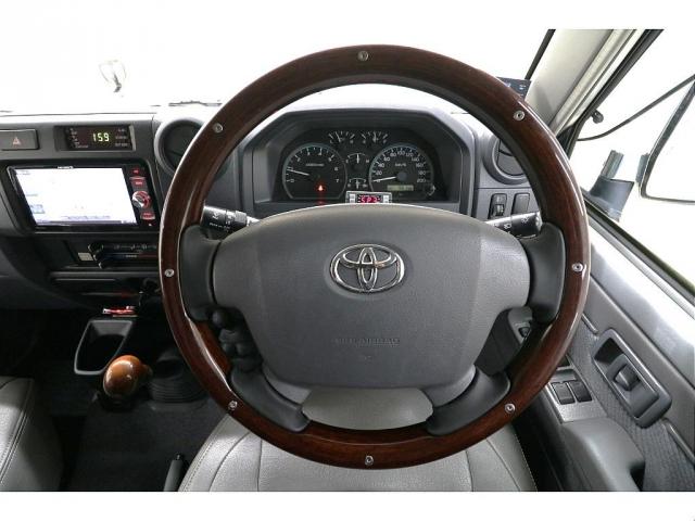 ランドクルーザー７０ ４．０　４ＷＤ　復刻版７０　新品ＪＡＯＳマフラー　フルセグナビ　Ｂカメラ　ＥＴＣ　前後ドラレコ　レーダー　スロットルコントローラー　新品ＲＥＡＬハンドル　ウッドシフトノブ　本州仕入　スロットルスペーサー　純正１６ＡＷ（11枚目）