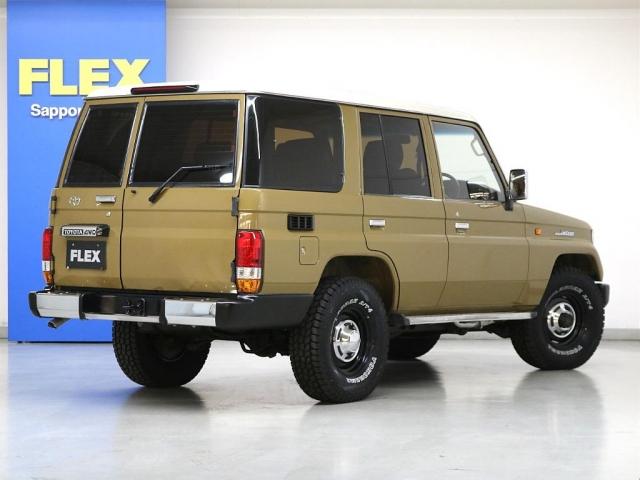 ランドクルーザープラド EXワイド 全塗装サンドII 新品グリル 新品灯火類 サンルーフ ディスプレイオーディオ ウッドコンビハンドル 新品シフトノブ 新品シートカバー 新品タイヤホイール タイミングベルト交換済み スモークフィルム施工(3枚目)