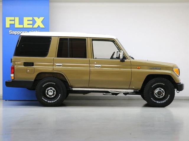 ランドクルーザープラド EXワイド 全塗装サンドII 新品グリル 新品灯火類 サンルーフ ディスプレイオーディオ ウッドコンビハンドル 新品シフトノブ 新品シートカバー 新品タイヤホイール タイミングベルト交換済み スモークフィルム施工(6枚目)