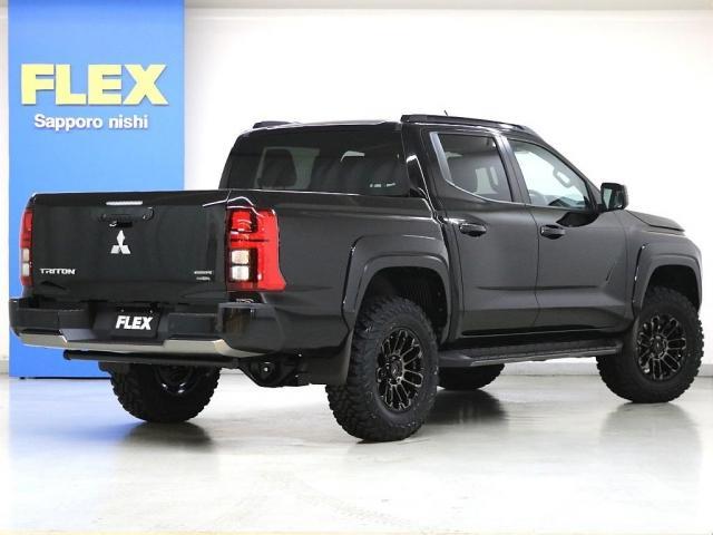 トライトン ＧＳＲ　ジェットブラックマイカ　ＧＳＲ専用装備　Ｒデフロック　マルチアラウンドモニター　純正９インチナビ　前席シートヒーター　ステアリングヒーター　新品リフトＵＰ　新品ジオランダーＭＴ　新品オリジナルホイール（10枚目）