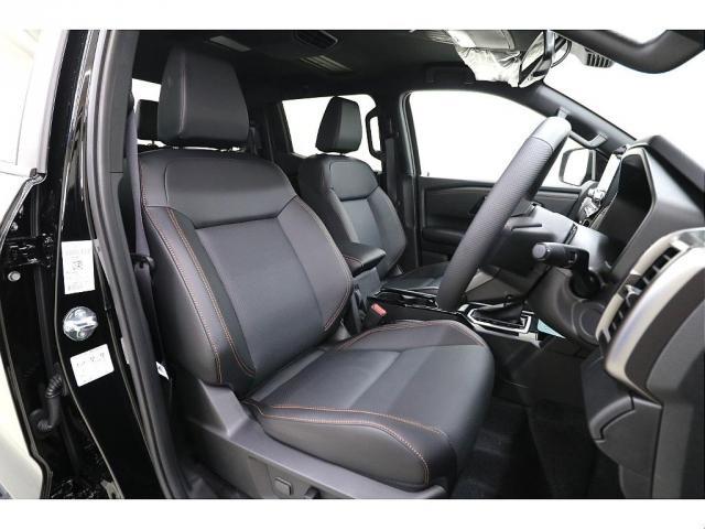 トライトン ＧＳＲ　ジェットブラックマイカ　ＧＳＲ専用装備　Ｒデフロック　マルチアラウンドモニター　純正９インチナビ　前席シートヒーター　ステアリングヒーター　新品リフトＵＰ　新品ジオランダーＭＴ　新品オリジナルホイール（14枚目）