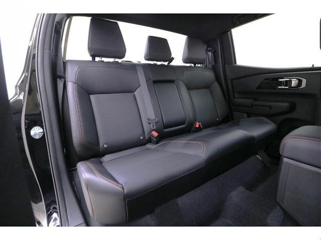 トライトン ＧＳＲ　ジェットブラックマイカ　ＧＳＲ専用装備　Ｒデフロック　マルチアラウンドモニター　純正９インチナビ　前席シートヒーター　ステアリングヒーター　新品リフトＵＰ　新品ジオランダーＭＴ　新品オリジナルホイール（15枚目）