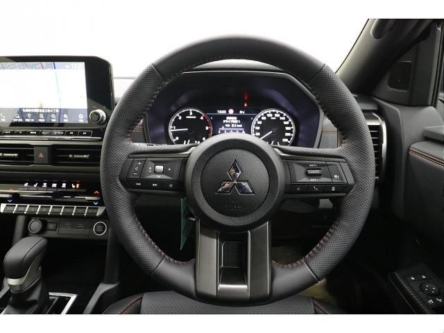 トライトン ＧＳＲ　ジェットブラックマイカ　ＧＳＲ専用装備　Ｒデフロック　マルチアラウンドモニター　純正９インチナビ　前席シートヒーター　ステアリングヒーター　新品リフトＵＰ　新品ジオランダーＭＴ　新品オリジナルホイール（17枚目）