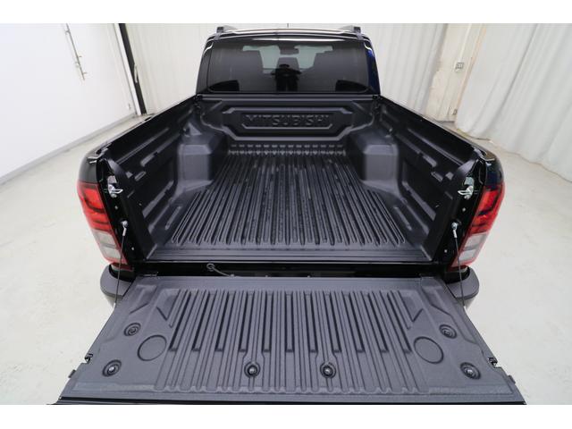 トライトン ＧＳＲ　ジェットブラックマイカ　ＧＳＲ専用装備　Ｒデフロック　マルチアラウンドモニター　純正９インチナビ　前席シートヒーター　ステアリングヒーター　新品リフトＵＰ　新品ジオランダーＭＴ　新品オリジナルホイール（55枚目）