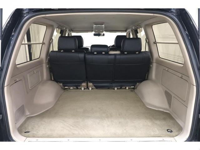 ランドクルーザー100 VXリミテッド ディーゼルターボ マルチレス 全塗装ブラック 後期LOOKヘッドライト LXテール エアロサイドステップ リヤヒーター ストラーダナビ Bカメラ ETC タイベル交換済み 記録簿17枚 ルーフレール(16枚目)