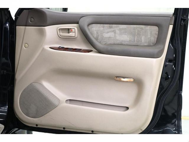 ランドクルーザー100 VXリミテッド ディーゼルターボ マルチレス 全塗装ブラック 後期LOOKヘッドライト LXテール エアロサイドステップ リヤヒーター ストラーダナビ Bカメラ ETC タイベル交換済み 記録簿17枚 ルーフレール(19枚目)