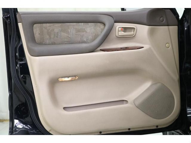 ランドクルーザー100 VXリミテッド ディーゼルターボ マルチレス 全塗装ブラック 後期LOOKヘッドライト LXテール エアロサイドステップ リヤヒーター ストラーダナビ Bカメラ ETC タイベル交換済み 記録簿17枚 ルーフレール(21枚目)