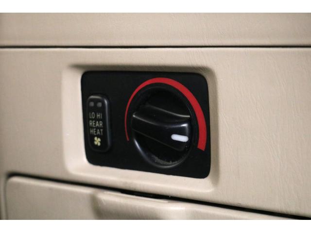 ランドクルーザー100 VXリミテッド ディーゼルターボ マルチレス 全塗装ブラック 後期LOOKヘッドライト LXテール エアロサイドステップ リヤヒーター ストラーダナビ Bカメラ ETC タイベル交換済み 記録簿17枚 ルーフレール(29枚目)