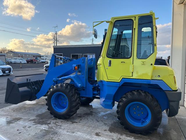 日本 古河機械金属(株)ホイールローダ FL303-3 AT2段切り替え バッテリー新品 バケット容量0.50? 20384時間 塗装済み エンジン1500ターボ タイヤチェーン有(5枚目)