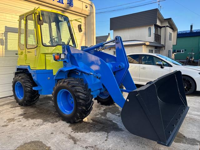 日本 古河機械金属(株)ホイールローダ FL303-3 AT2段切り替え バッテリー新品 バケット容量0.50? 20384時間 塗装済み エンジン1500ターボ タイヤチェーン有(6枚目)