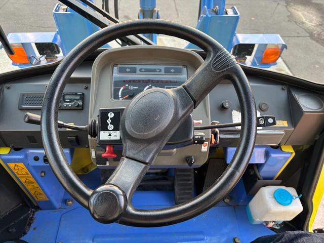 日本 古河機械金属(株)ホイールローダ FL303-3 AT2段切り替え バッテリー新品 バケット容量0.50? 20384時間 塗装済み エンジン1500ターボ タイヤチェーン有(15枚目)