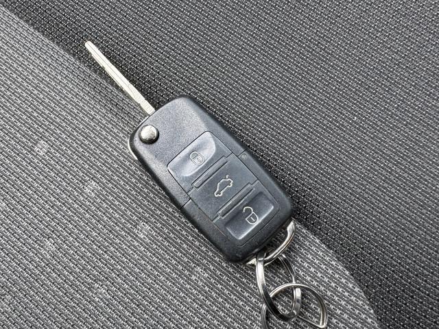 ニュービートル ＥＺ　事故無　社外ＨＤＤナビ　ＣＤ　ＤＶＤ　フルセグ　社外ＡＷ　電格ミラー　横滑り防止装置　盗難防止装置　ＡＢＳ　ＷＳＲＳ（54枚目）