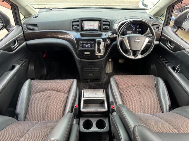 エルグランド ２５０ハイウェイスター　４ＷＤ　保証付　事故無　Ｔチェーン　純正メモリーナビ　ＣＤ　ＤＶＤ　ワンセグ　Ｂｌｕｅｔｏｏｔｈ　Ｂカメラ　ＥＴＣ　プッシュスタート　片側パワスラ　オートエアコン　リアヒーター　オートライト　純正ＡＷ（16枚目）
