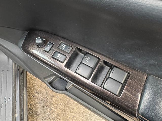 エルグランド ２５０ハイウェイスター　４ＷＤ　保証付　事故無　Ｔチェーン　純正メモリーナビ　ＣＤ　ＤＶＤ　ワンセグ　Ｂｌｕｅｔｏｏｔｈ　Ｂカメラ　ＥＴＣ　プッシュスタート　片側パワスラ　オートエアコン　リアヒーター　オートライト　純正ＡＷ（47枚目）