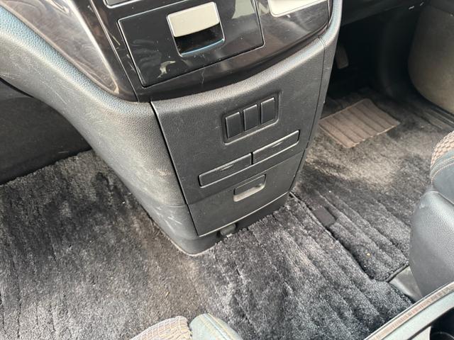 エルグランド ２５０ハイウェイスター　４ＷＤ　保証付　事故無　Ｔチェーン　純正メモリーナビ　ＣＤ　ＤＶＤ　ワンセグ　Ｂｌｕｅｔｏｏｔｈ　Ｂカメラ　ＥＴＣ　プッシュスタート　片側パワスラ　オートエアコン　リアヒーター　オートライト　純正ＡＷ（53枚目）