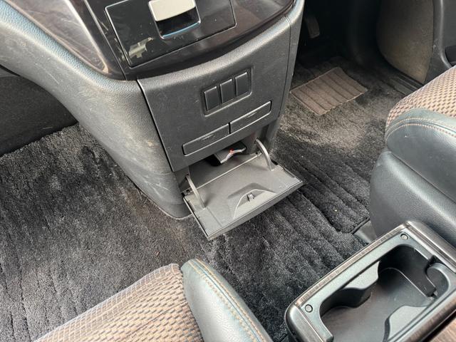 エルグランド ２５０ハイウェイスター　４ＷＤ　保証付　事故無　Ｔチェーン　純正メモリーナビ　ＣＤ　ＤＶＤ　ワンセグ　Ｂｌｕｅｔｏｏｔｈ　Ｂカメラ　ＥＴＣ　プッシュスタート　片側パワスラ　オートエアコン　リアヒーター　オートライト　純正ＡＷ（55枚目）
