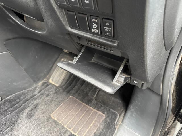 エルグランド ２５０ハイウェイスター　４ＷＤ　保証付　事故無　Ｔチェーン　純正メモリーナビ　ＣＤ　ＤＶＤ　ワンセグ　Ｂｌｕｅｔｏｏｔｈ　Ｂカメラ　ＥＴＣ　プッシュスタート　片側パワスラ　オートエアコン　リアヒーター　オートライト　純正ＡＷ（57枚目）
