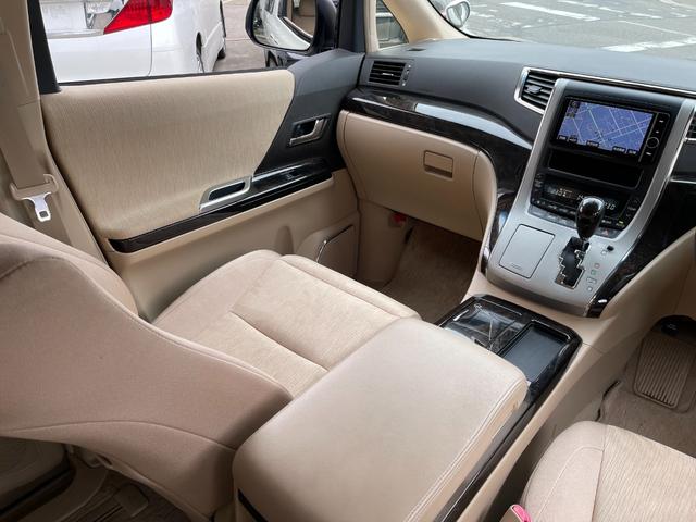 ヴェルファイアハイブリッド Ｖ　４ＷＤ　保証付　最長３年保証　事故無　Ｔチェーン　純正ＨＤＤナビ　ＣＤ　ＤＶＤ　フルセグ　Ｂｌｕｅｔｏｏｔｈ　Ｂカメラ　後席モニター　ＥＴＣ　プッシュスタート　両側パワスラ　パワーシート　クルコン（22枚目）