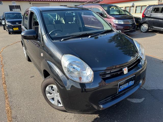 パッソ Ｘ　クツロギ　保証付　最長３年保証　事故無　Ｔチェーン　社外ＣＤ　スマートキー　ベンチシート　ワイパーデアイサー　電格ミラー　盗難防止装置　ＡＢＳ　ＷＳＲＳ（4枚目）