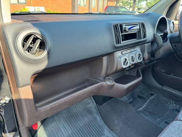 パッソ Ｘ　クツロギ　保証付　最長３年保証　事故無　Ｔチェーン　社外ＣＤ　スマートキー　ベンチシート　ワイパーデアイサー　電格ミラー　盗難防止装置　ＡＢＳ　ＷＳＲＳ（28枚目）