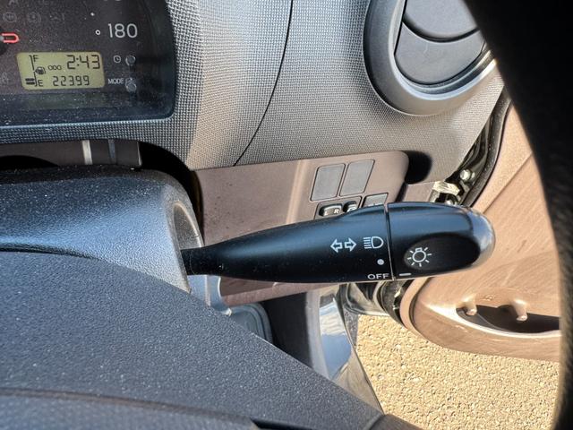 パッソ Ｘ　クツロギ　保証付　最長３年保証　事故無　Ｔチェーン　社外ＣＤ　スマートキー　ベンチシート　ワイパーデアイサー　電格ミラー　盗難防止装置　ＡＢＳ　ＷＳＲＳ（33枚目）