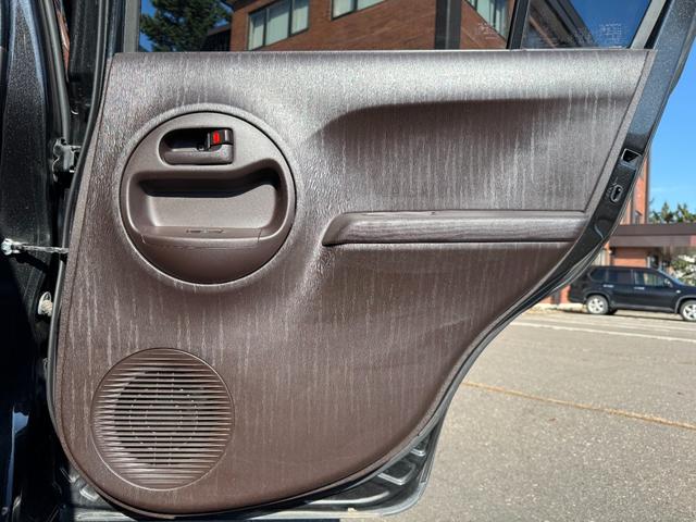 パッソ Ｘ　クツロギ　保証付　最長３年保証　事故無　Ｔチェーン　社外ＣＤ　スマートキー　ベンチシート　ワイパーデアイサー　電格ミラー　盗難防止装置　ＡＢＳ　ＷＳＲＳ（40枚目）