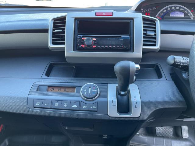 フリード フレックス エアロ 保証付 Tチェーン 社外CD キーレス 片側パワスラ オートエアコン オートライト 電格ミラー ABS WSRS(15枚目)