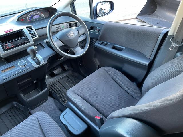 フリード フレックス エアロ 保証付 Tチェーン 社外CD キーレス 片側パワスラ オートエアコン オートライト 電格ミラー ABS WSRS(18枚目)