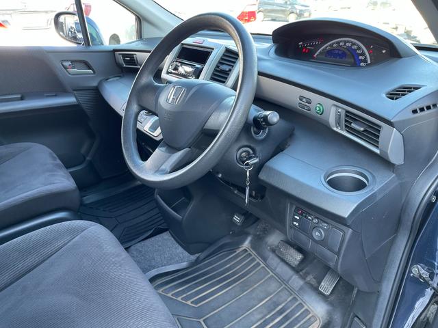 フリード フレックス エアロ 保証付 Tチェーン 社外CD キーレス 片側パワスラ オートエアコン オートライト 電格ミラー ABS WSRS(29枚目)